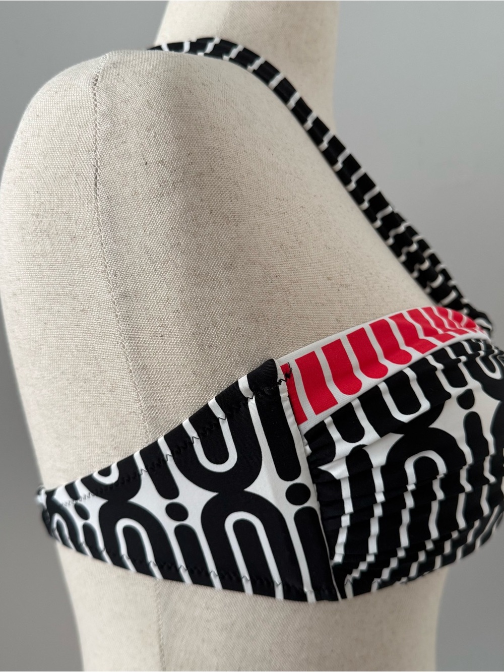 Trina Turk Mod Maze Black White Red Geometric Bikini Bandeau Belted Retro 10 NWT - Picture 6 of 10